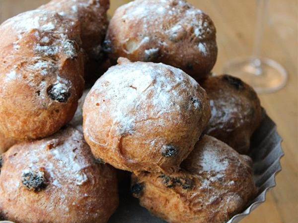 Oliebol met rozijnen (Per 4)